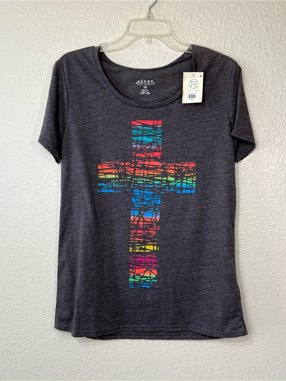 Roper NWT Women’s Dark Gray T Shirt with Multicolor Cross Size Medium